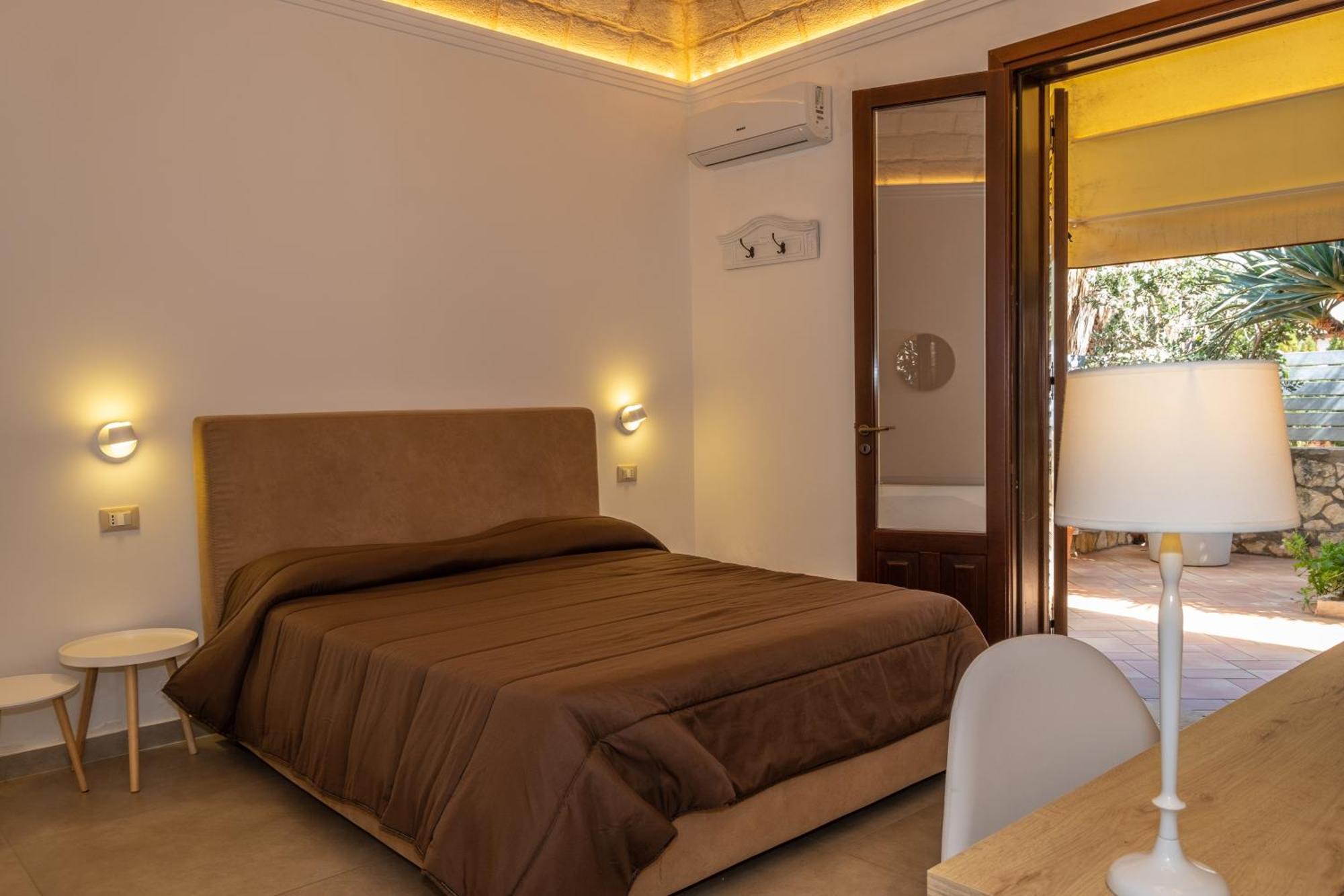 Cala Di Ponente Hotel Castelluzzo Exterior photo